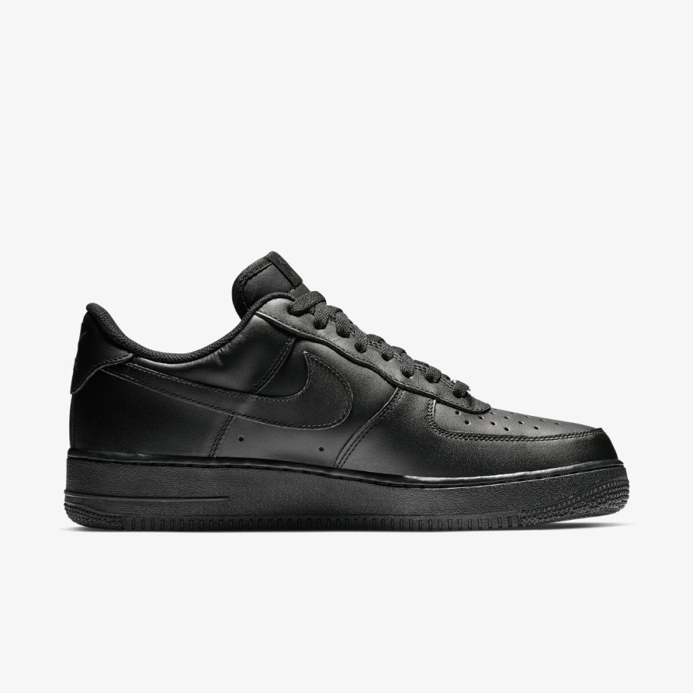 Кросівки Nike Air Force 1 07 CW2288-001
