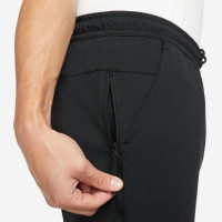 Штаны Nike Sportswear Tech Essentials Jogger DD5293-010