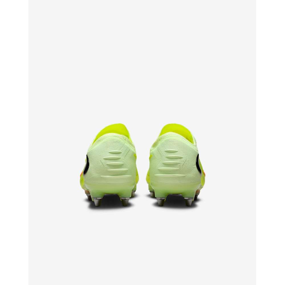 Бутси Nike Phantom 6 Low Elite SG-PRO HV8988-800
