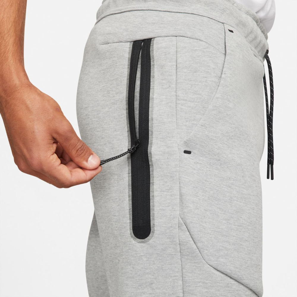 Штаны Nike Sportswear Tech Fleece Graphic Joggers DM6480-063