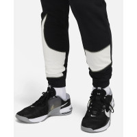 Штани Nike Dri-FIT Taper Energy Pant FB8577-010